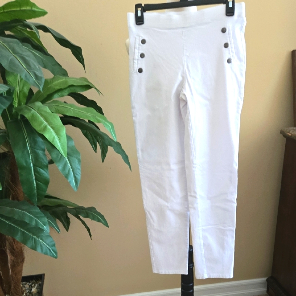 White High-Waisted Pants with Button Detail